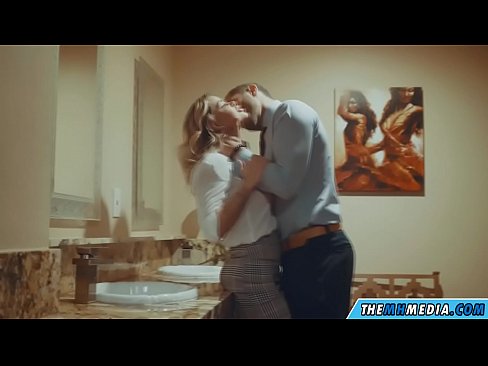 ❤️ Nalika pirang semok seduces sampeyan ing toilet umum ❤️ Porno vk ing jv.xxxdesichudai.ru ❌